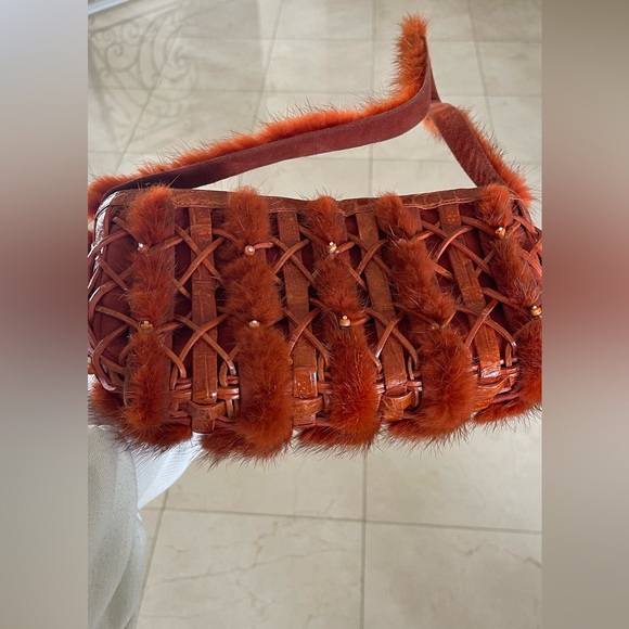 Vintage rare Nancy Gonzales crocodile weaved orange bag with fox fur trimming. - Picture 1 of 10